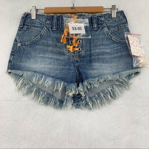 Free People Frayed Becket Cutoff Shorts NWT 26 - Picture 13 of 13